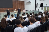Alunos do SESI de Birigui visitam a Câmara Municipal