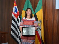 Bruna Perassoli Teixeira recebe título de Honra ao Mérito