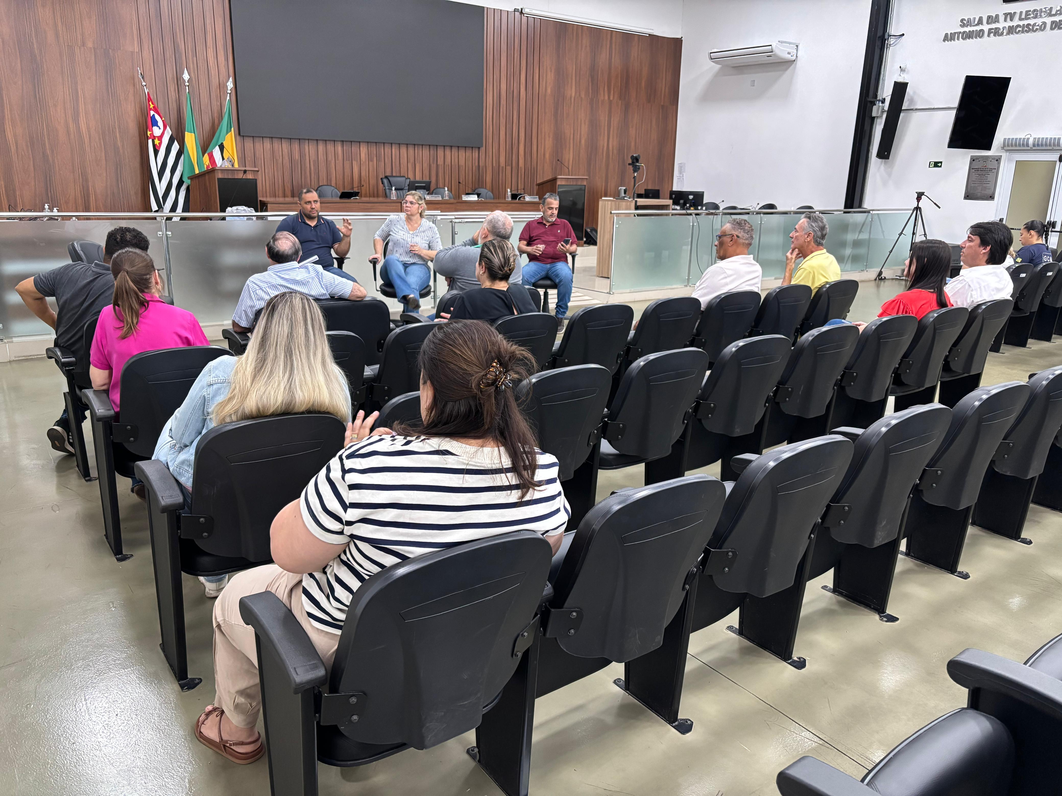 Câmara Municipal continua se reunindo com secretarias de diversos setores