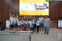 Na 4ª Sessão Ordinária, atletas da Equipe de Natação de Birigui são homenageados