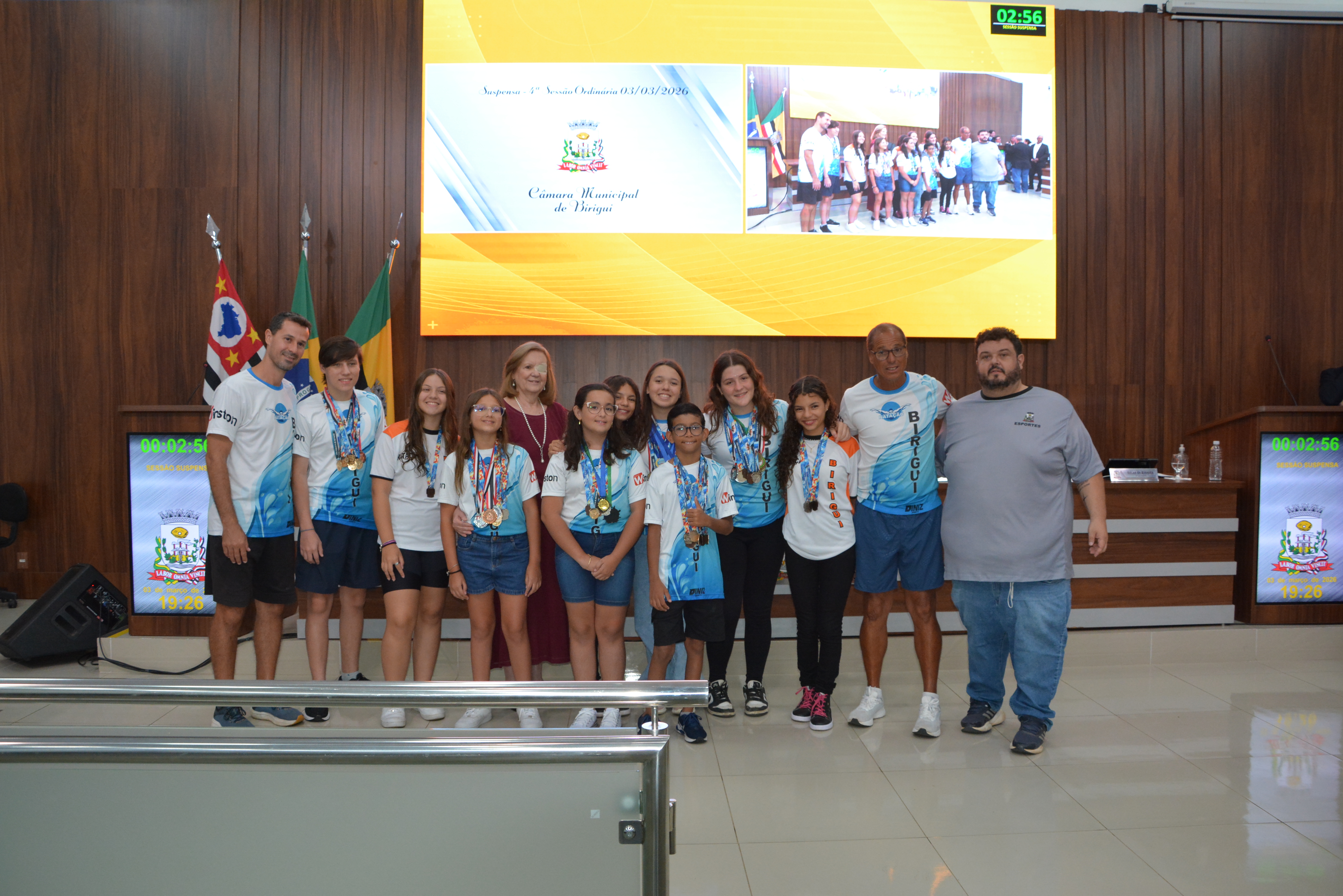 Na 4ª Sessão Ordinária, atletas da Equipe de Natação de Birigui são homenageados