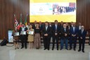 Sessão celebra três homenageados e avalia cinco projetos