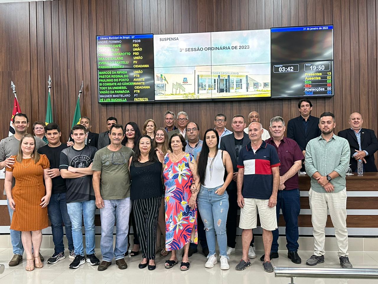 Sessão da última terça-feira contou com homenagens.